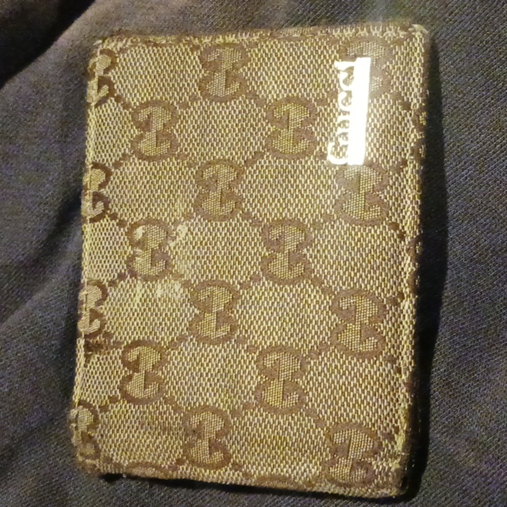 Men’s Gucci wallet